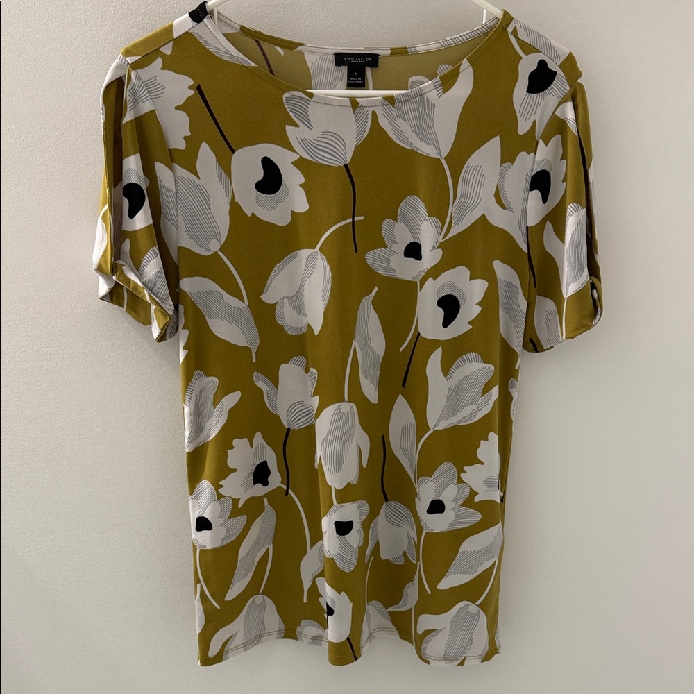 Ann Taylor Olive Green Floral Short Sleeve shirt
